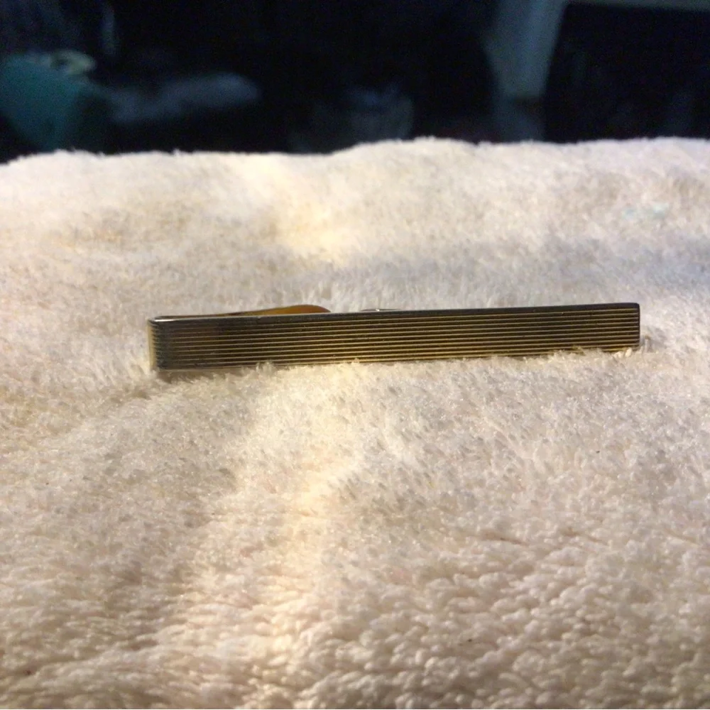 Men's Gold Ribbed Tie Clip - Sleek Professional Finish